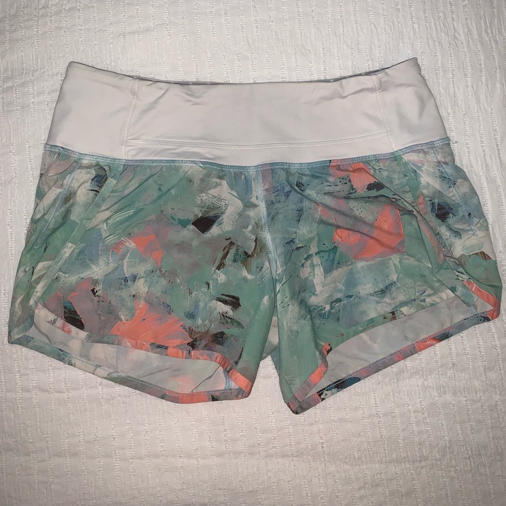 Rare Lululemon size 4 shorts- Great condition